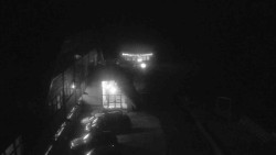 Parkoviště a hlavní vchod