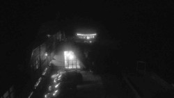 Parkoviště a hlavní vchod