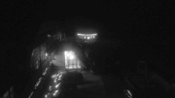 Parkoviště a hlavní vchod