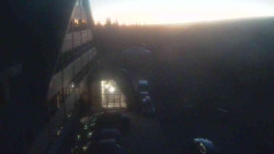 Parkoviště a hlavní vchod