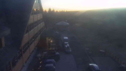 Parkoviště a hlavní vchod