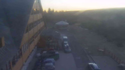 Parkoviště a hlavní vchod