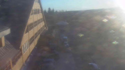 Parkoviště a hlavní vchod