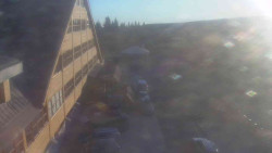 Parkoviště a hlavní vchod