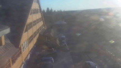 Parkoviště a hlavní vchod