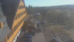 Parkoviště a hlavní vchod