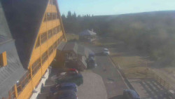 Parkoviště a hlavní vchod