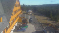 Parkoviště a hlavní vchod