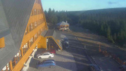 Parkoviště a hlavní vchod