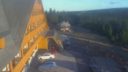 Parkoviště a hlavní vchod