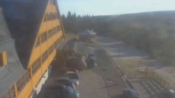 Parkoviště a hlavní vchod