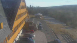 Parkoviště a hlavní vchod