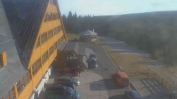 Parkoviště a hlavní vchod