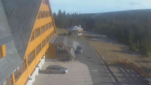 Sporthotel Kurzovní - Parkoviště a hlavní vchod - 14.12.2025 v 12:45 Sporthotel Kurzovní - Parkoviště a hlavní vchod - 14.12.2025 v 12:45