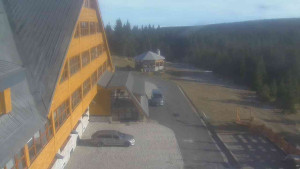 Sporthotel Kurzovní - Parkoviště a hlavní vchod - 14.12.2025 v 12:50 Sporthotel Kurzovní - Parkoviště a hlavní vchod - 14.12.2025 v 12:50