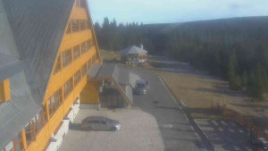 Sporthotel Kurzovní - Parkoviště a hlavní vchod - 14.12.2025 v 13:05 Sporthotel Kurzovní - Parkoviště a hlavní vchod - 14.12.2025 v 13:05