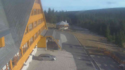 Parkoviště a hlavní vchod