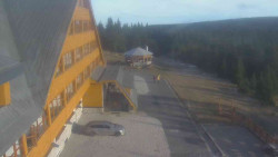 Parkoviště a hlavní vchod