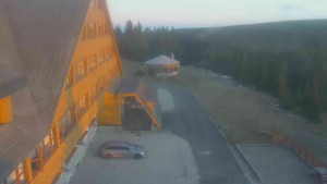 Sporthotel Kurzovní - Parkoviště a hlavní vchod - 14.12.2025 v 15:45 Sporthotel Kurzovní - Parkoviště a hlavní vchod - 14.12.2025 v 15:45