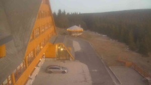 Sporthotel Kurzovní - Parkoviště a hlavní vchod - 14.12.2025 v 16:10 Sporthotel Kurzovní - Parkoviště a hlavní vchod - 14.12.2025 v 16:10