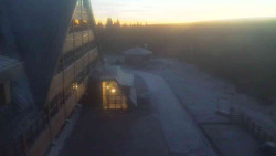 Parkoviště a hlavní vchod