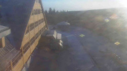 Parkoviště a hlavní vchod