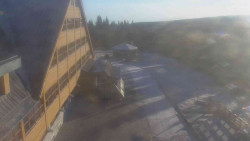 Parkoviště a hlavní vchod