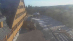 Parkoviště a hlavní vchod