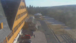 Parkoviště a hlavní vchod