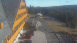 Parkoviště a hlavní vchod