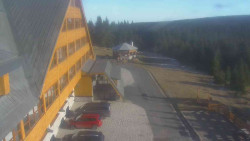 Parkoviště a hlavní vchod