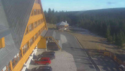 Parkoviště a hlavní vchod