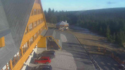 Parkoviště a hlavní vchod