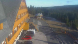 Parkoviště a hlavní vchod