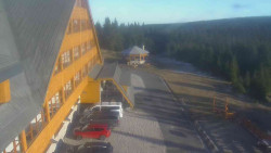 Parkoviště a hlavní vchod