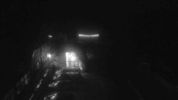 Parkoviště a hlavní vchod