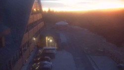 Parkoviště a hlavní vchod