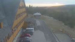 Parkoviště a hlavní vchod