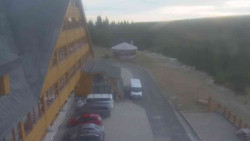 Parkoviště a hlavní vchod