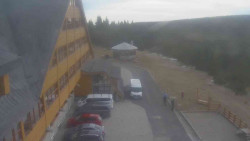 Parkoviště a hlavní vchod