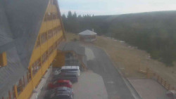 Parkoviště a hlavní vchod