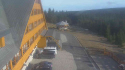 Parkoviště a hlavní vchod