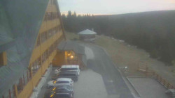 Parkoviště a hlavní vchod