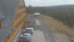 Parkoviště a hlavní vchod