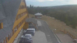 Parkoviště a hlavní vchod