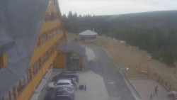 Parkoviště a hlavní vchod