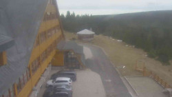 Parkoviště a hlavní vchod