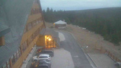 Parkoviště a hlavní vchod