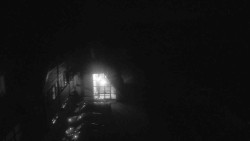 Parkoviště a hlavní vchod