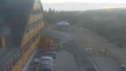 Parkoviště a hlavní vchod